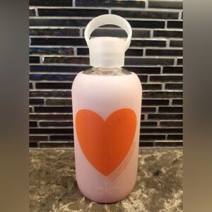 BKR 16 OZ LITTLE GLASS WATER BOTTLE PINK SLEEVE & ORANGE HEART LIMITED EDITION